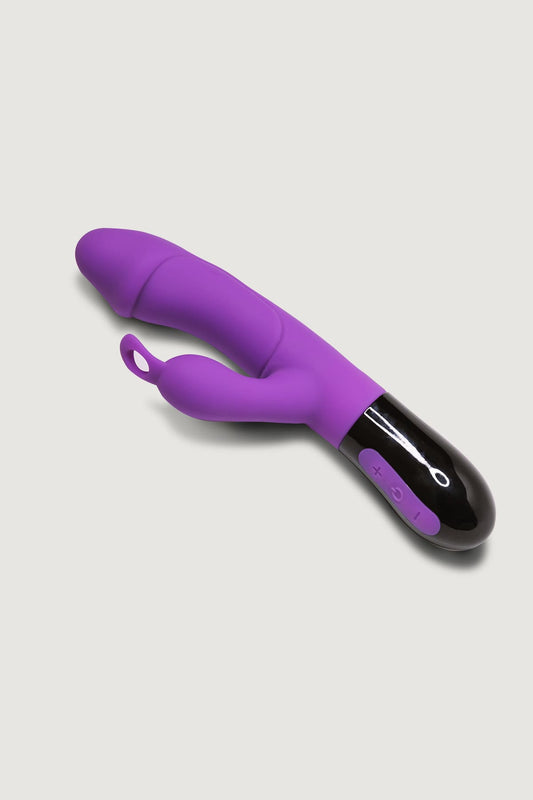 Vibrador Ares 2.0 sobre una superficie plana, destacando su eje curvado para el punto G y estimulador de clítoris.