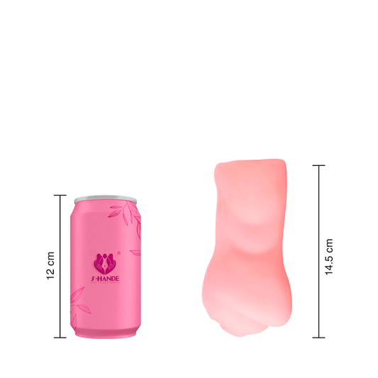 Comparación del tamaño del Masturbador Gloria Flesh con una lata de bebida de 12 cm. Se muestra su longitud de 14.5 cm.