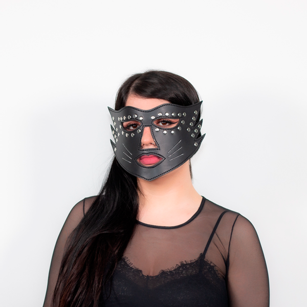 mascara de cuero y taches para mujer