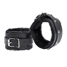 Cargar imagen en el visor de la galería, Esposas de Muñeca Teddy Black