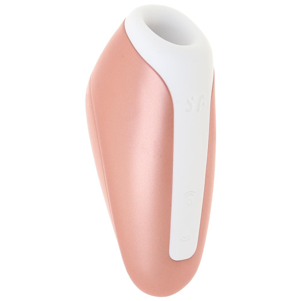 Estimulador Succionador Clitorial Satisfyer Love Breeze en color palo de rosa, mostrando su diseño curvo y ergonómico.